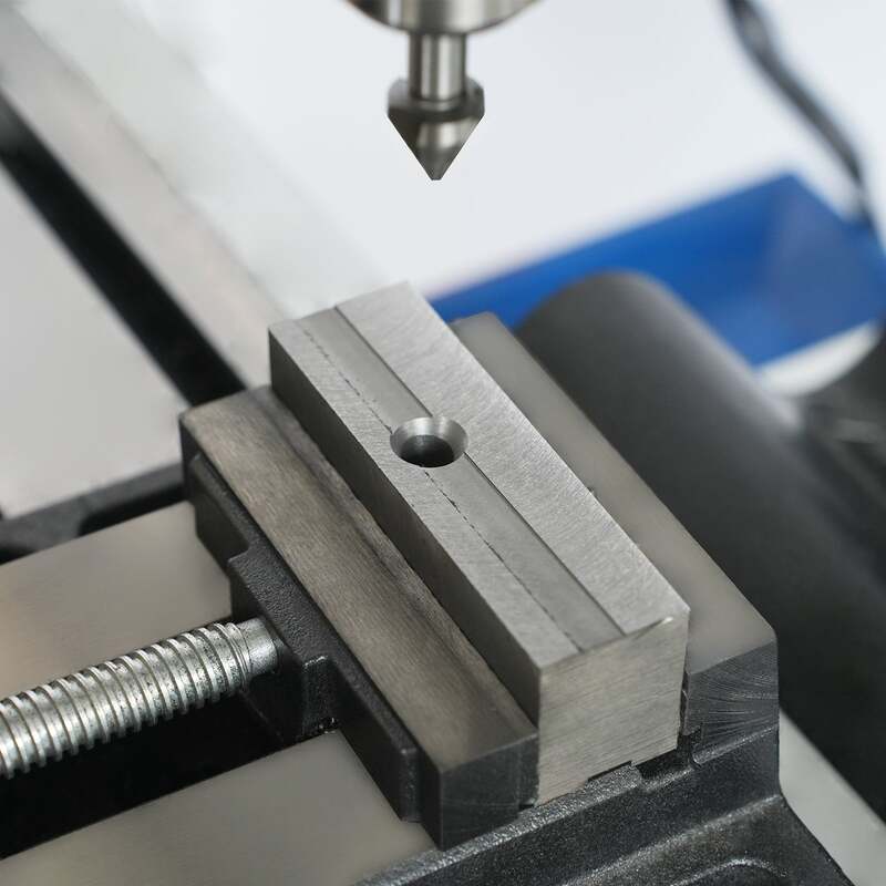 MechMaxx 500203 VM25LD 7" x 27-1/2" Benchtop Mill Drill with DRO – 1.5HP Variable Speed R8 Milling Machine