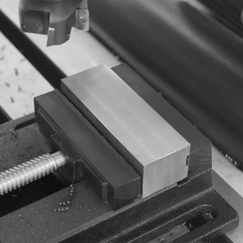 MechMaxx 500204 VM32L 8-1/4" x 33" Benchtop Mill Drill – 2HP Variable Speed R8 Milling Machine